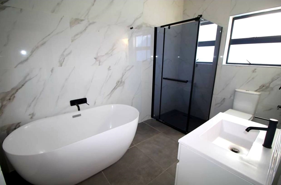 4 Bedroom Property for Sale in Blue Bend Eastern Cape